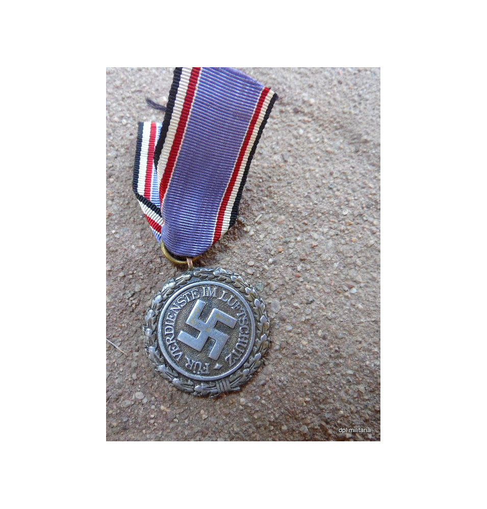 *Médaille Luftschutz de 2e classe