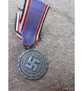 *Médaille Luftschutz de 2e classe