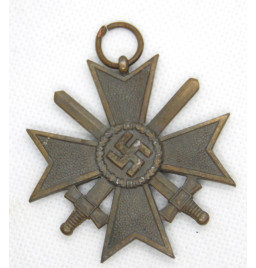 *Croix du mérite de guerre avec épées *