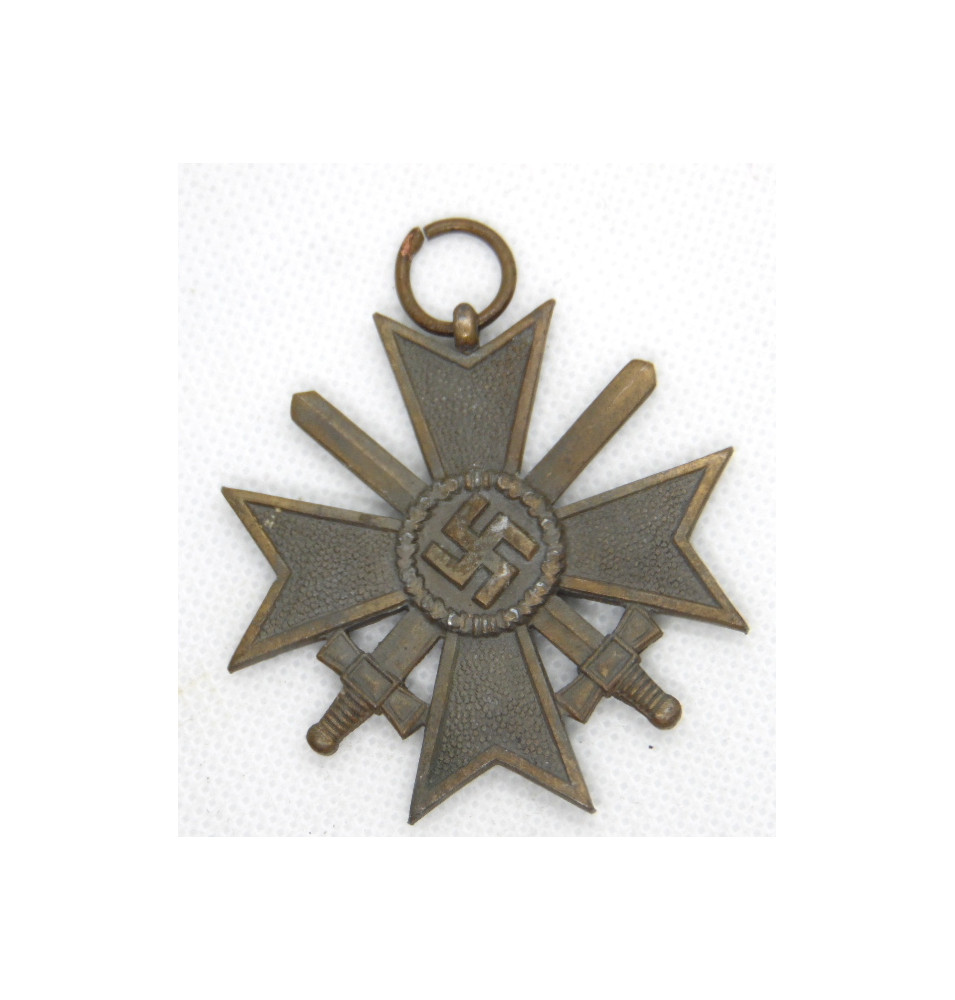 *Croix du mérite de guerre avec épées *