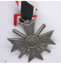 *Croix du mérite de guerre avec épées*