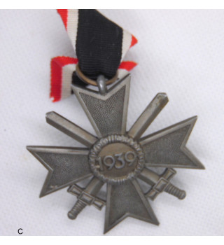 *Croix du mérite de guerre avec épées*