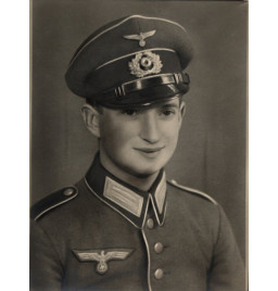 *Porträtfoto eines deutschen Soldaten *